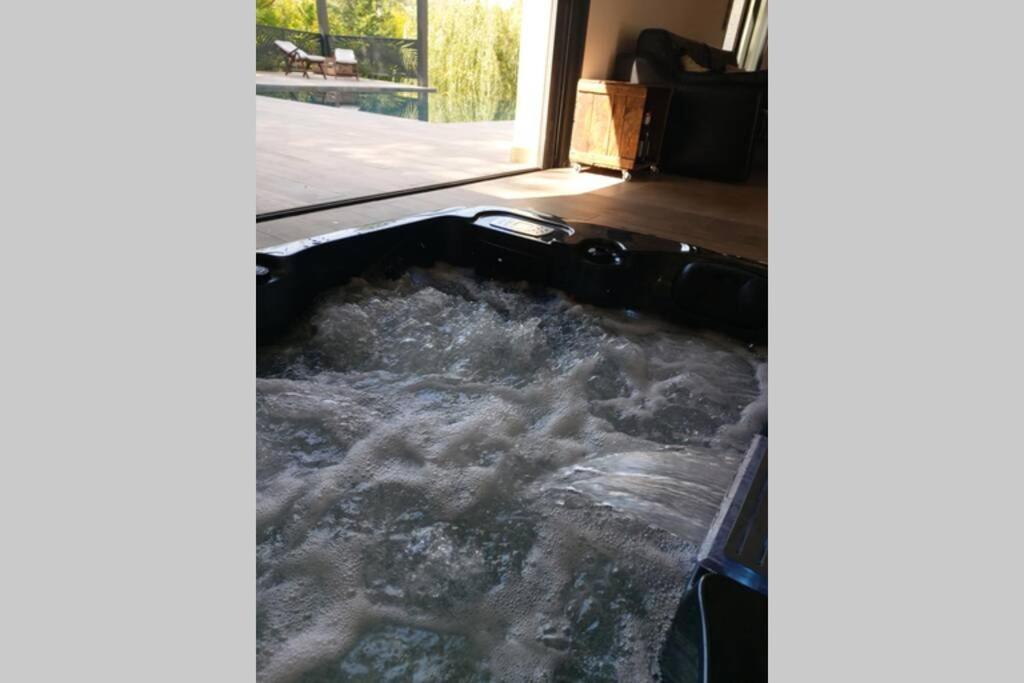 Un Petit Coin De Bali Avec Spa Et Piscine Prives Carpentras ภายนอก รูปภาพ